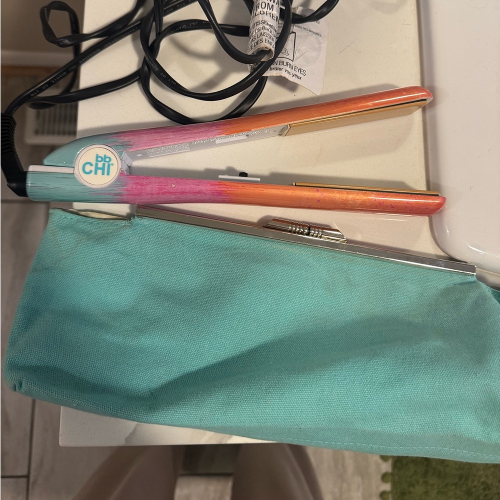 CHI Hair Straightener with Aqua Pouch